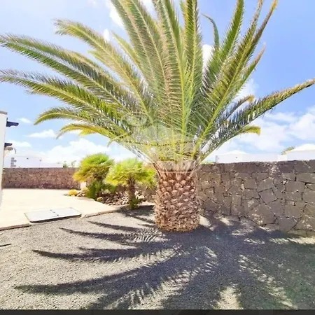 Villa Luxury 4 Bed Central Playa Blanca