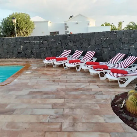Villa Luxury 4 Bed Central Playa Blanca *