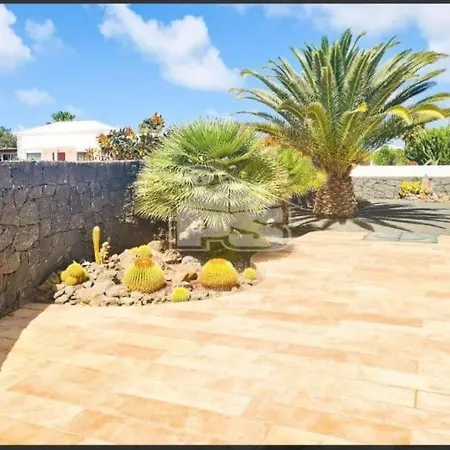 Luxury 4 Bed Central Playa Blanca *